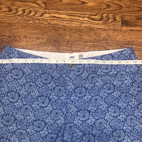 Old Navy coral reef shorts - Picture 3 of 6
